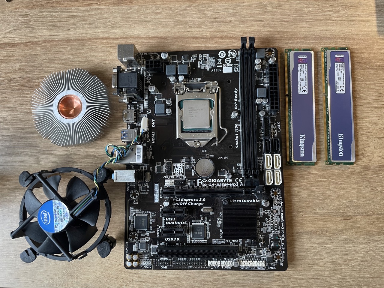 Motherboard looking brand new after the cleaning service